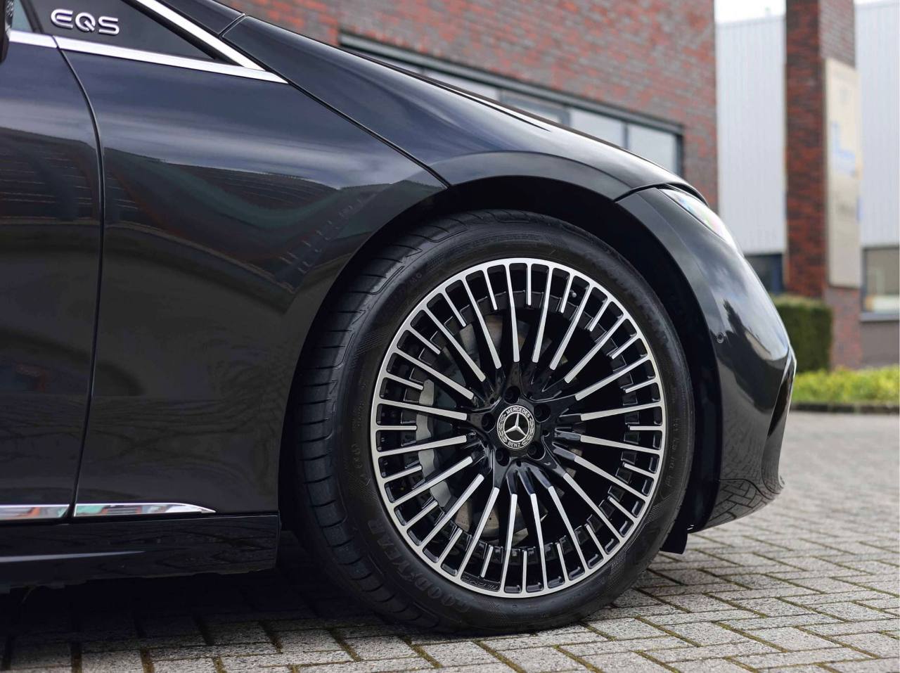 مرسيدس بنز EQS580