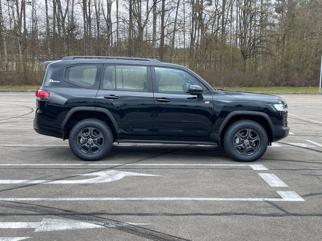 تويوتا لاند كروزر 300