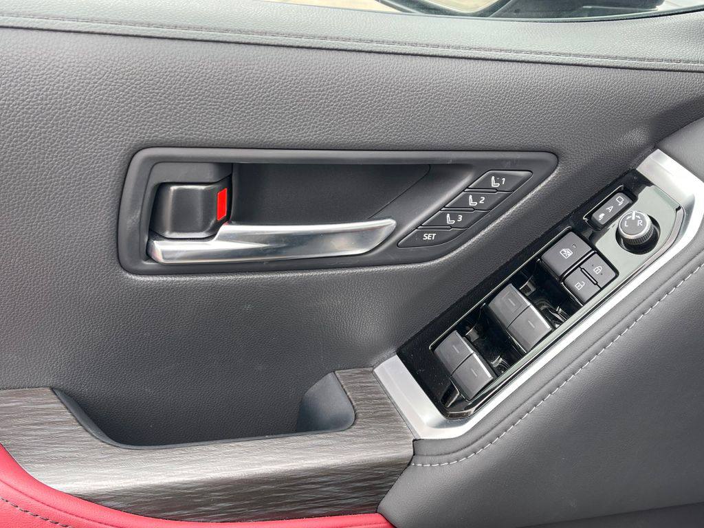 تويوتا لاند كروزر 300