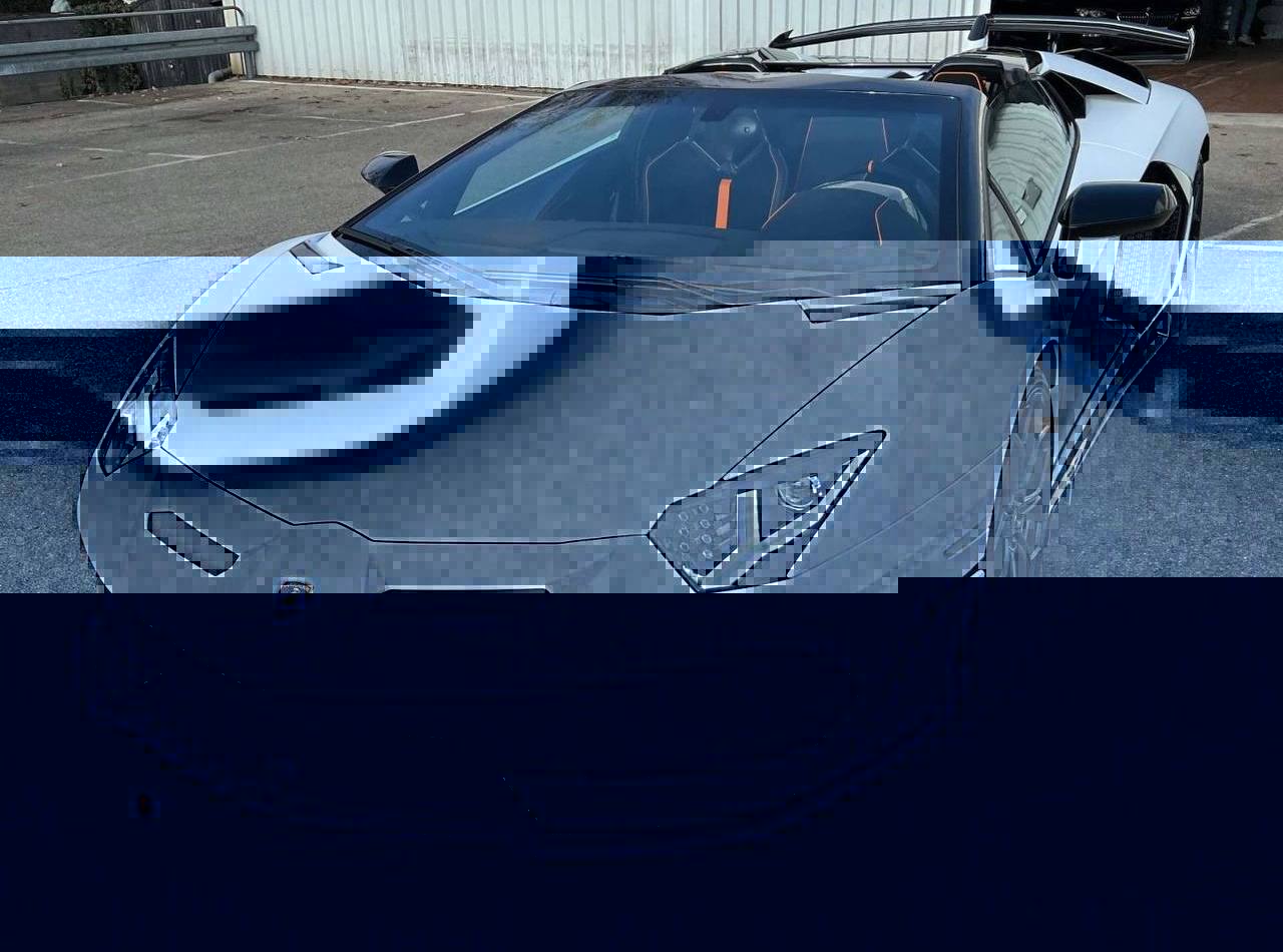  Lamborghini Aventador