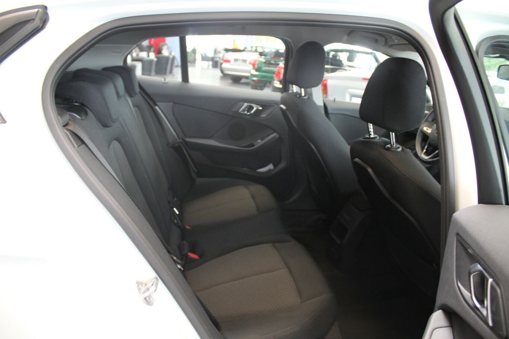 بي ام دبليو 118