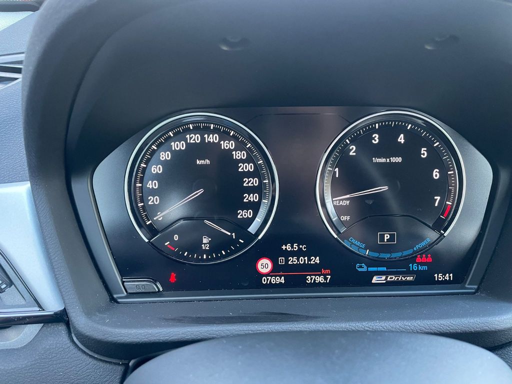 بي ام دبليو اكس 1