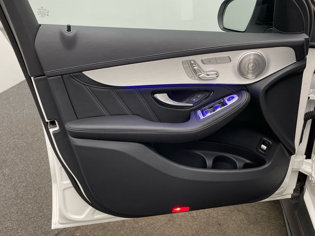 مرسيدس بنز جي ال سي 63 ايه ام جي