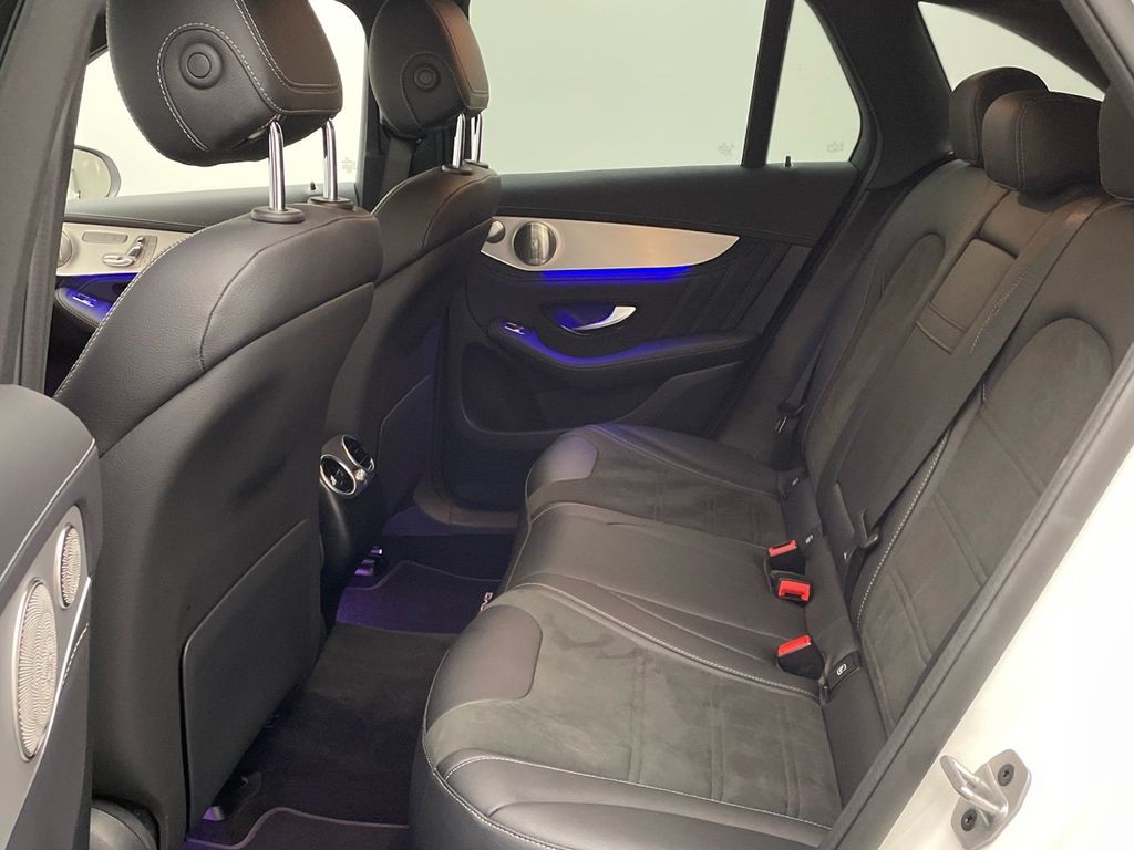 مرسيدس بنز جي ال سي 63 ايه ام جي