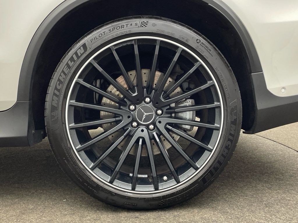 مرسيدس بنز جي ال سي 63 ايه ام جي