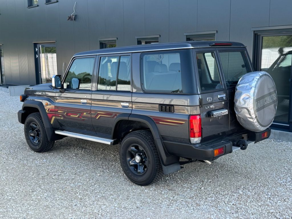 تويوتا لاند كروزر