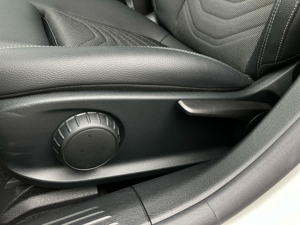 مرسيدس بنز سي ال ايه 180