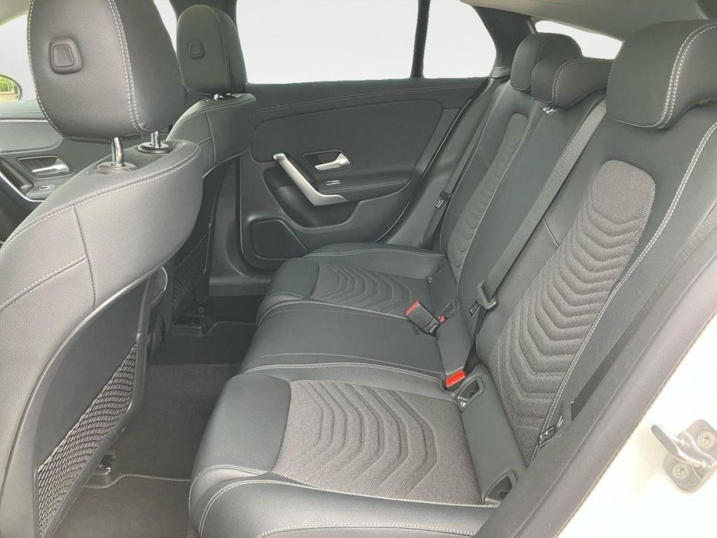 مرسيدس بنز سي ال ايه 180