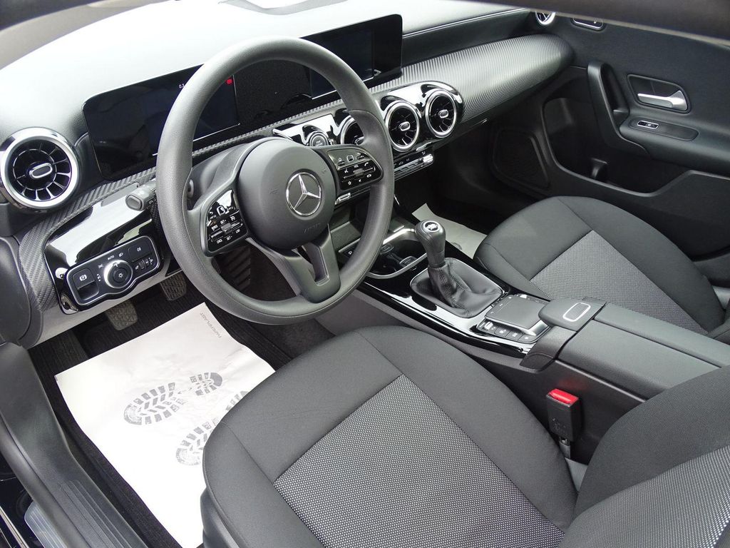 مرسيدس بنز سي ال ايه 180