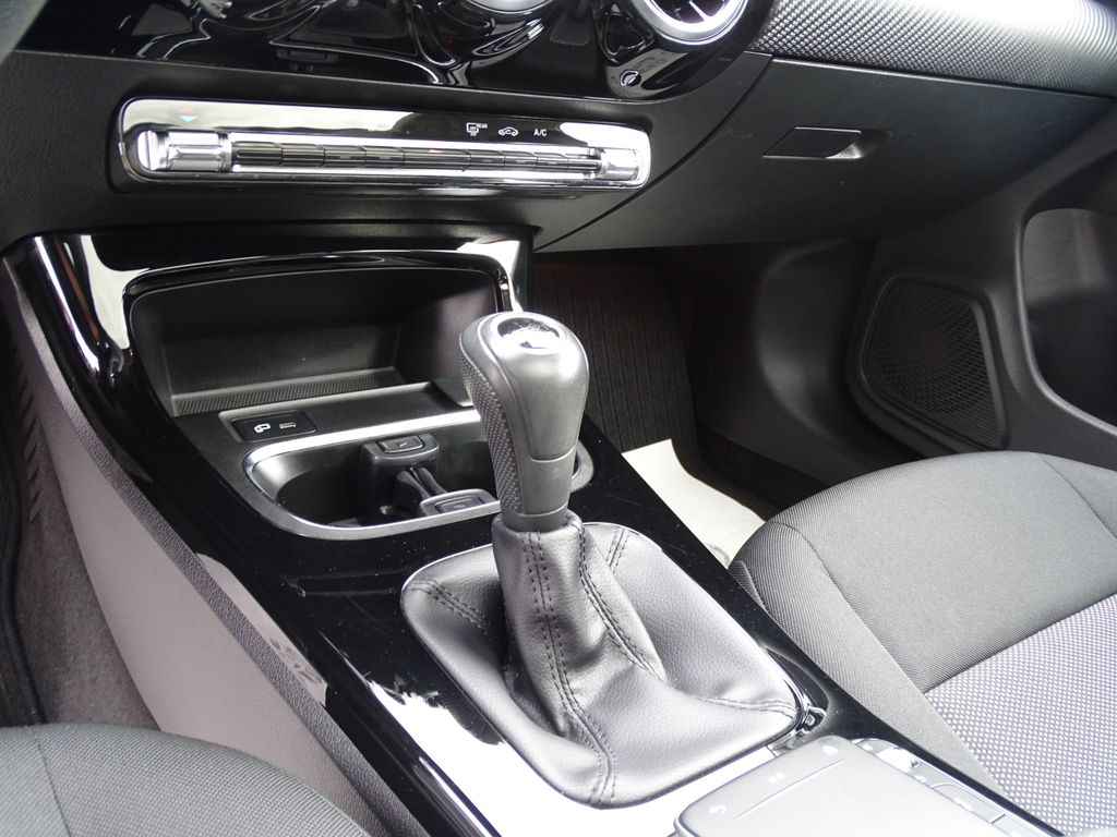 مرسيدس بنز سي ال ايه 180