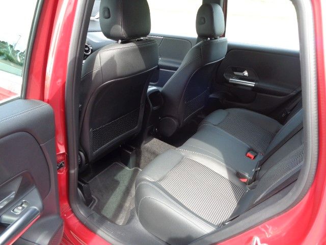 مرسيدس بنز بي 180