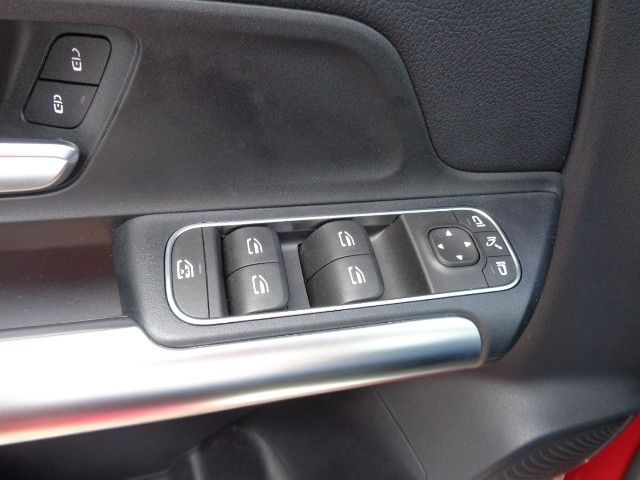 مرسيدس بنز بي 180