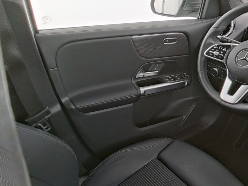 مرسيدس بنز جي ال بي 180