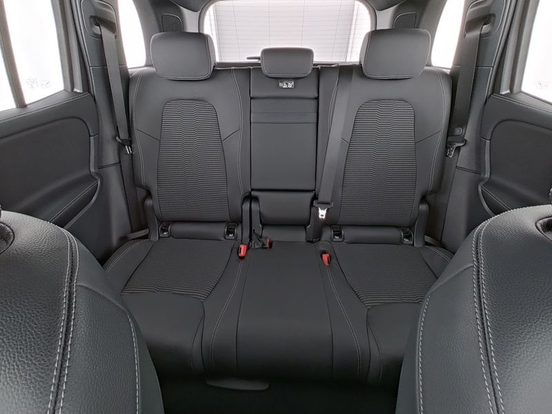 مرسيدس بنز جي ال بي 180