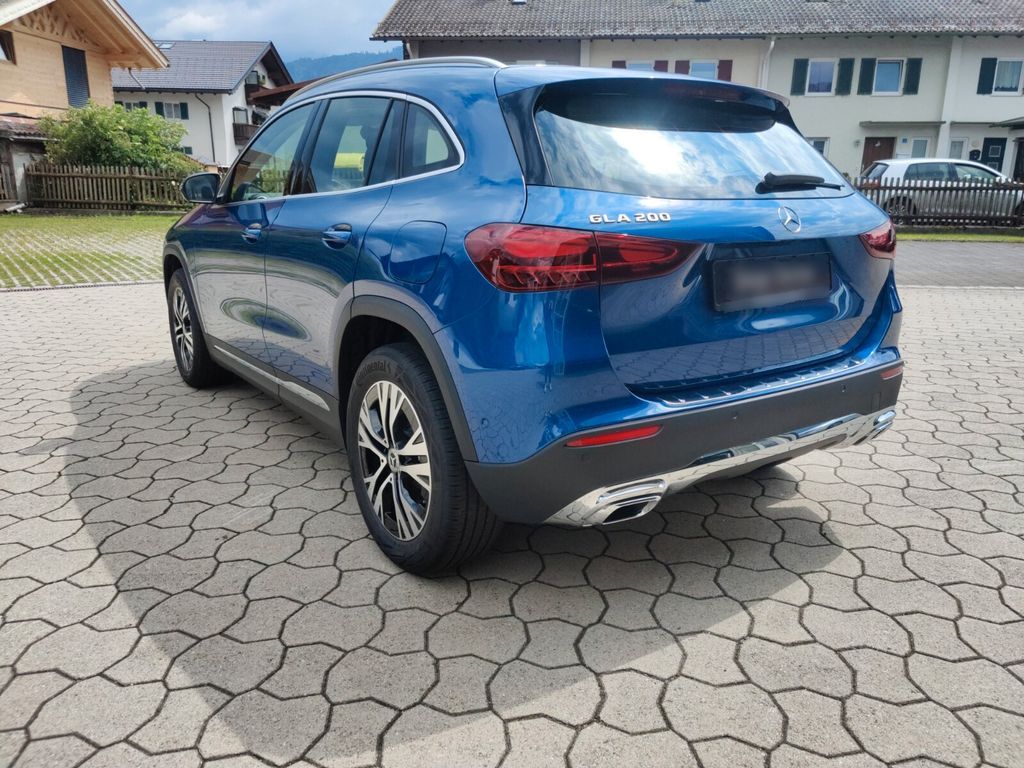 مرسيدس بنز جي ال ايه 200