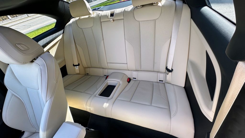 بي ام دبليو 220i