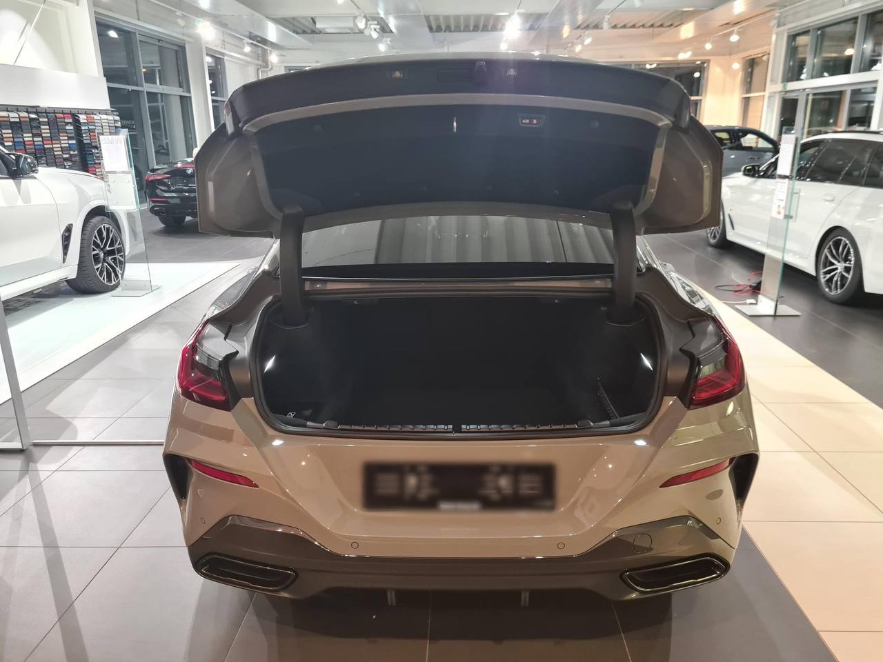 بي ام دبليو 850i