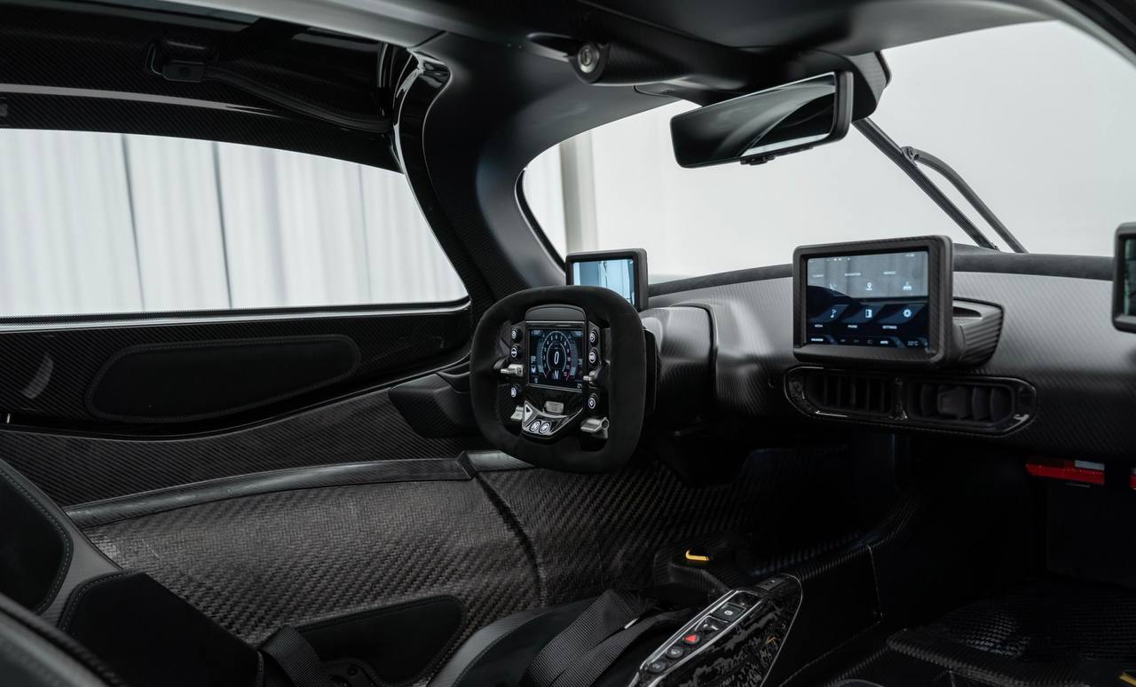 أستون مارتن فالكيري