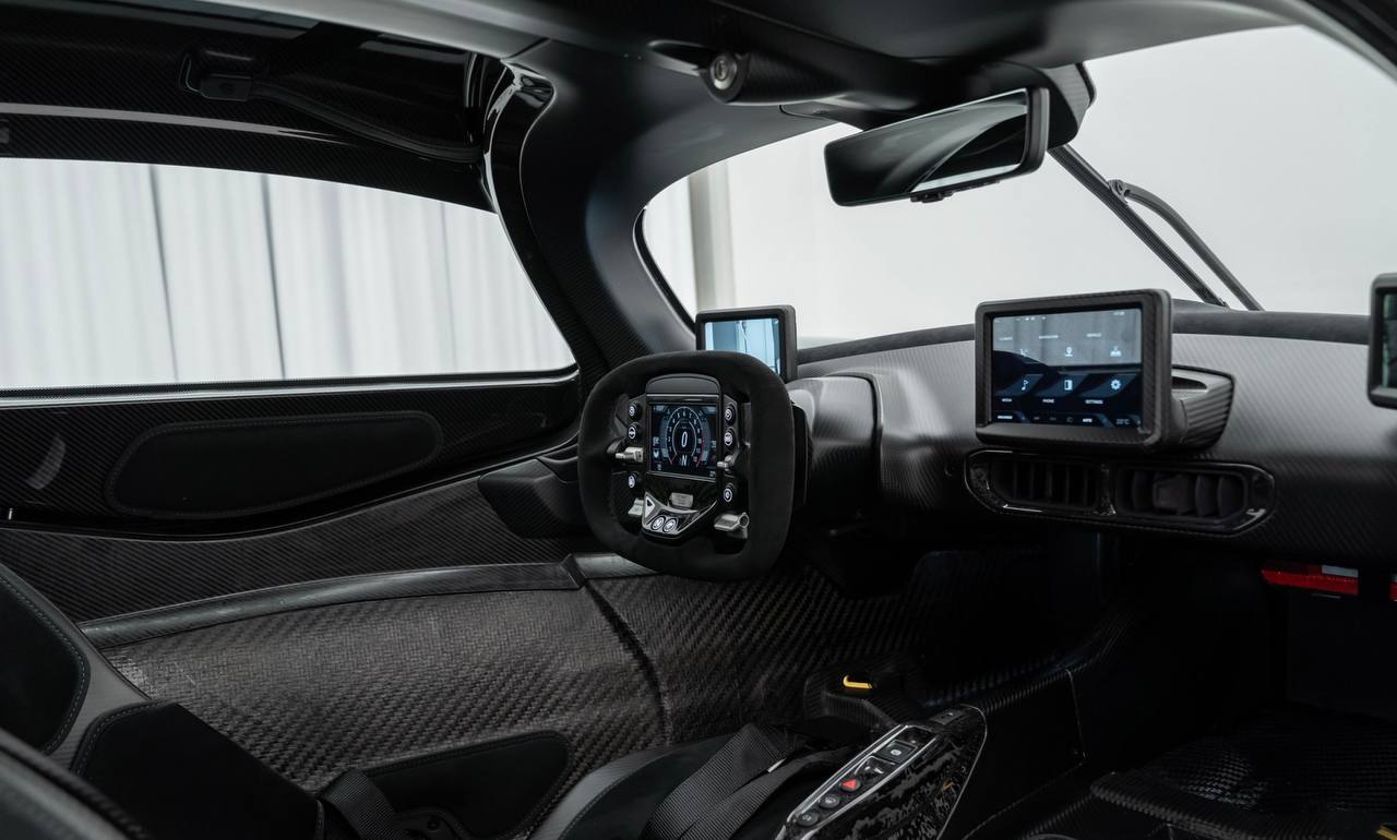 أستون مارتن فالكيري