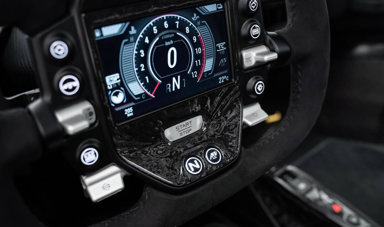 أستون مارتن فالكيري