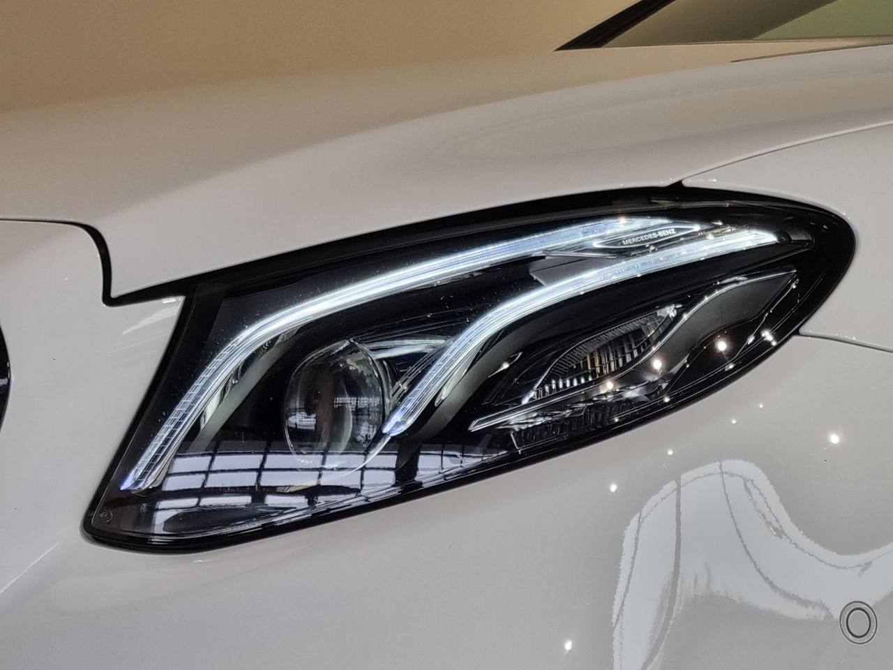 مرسيدس بنز E300