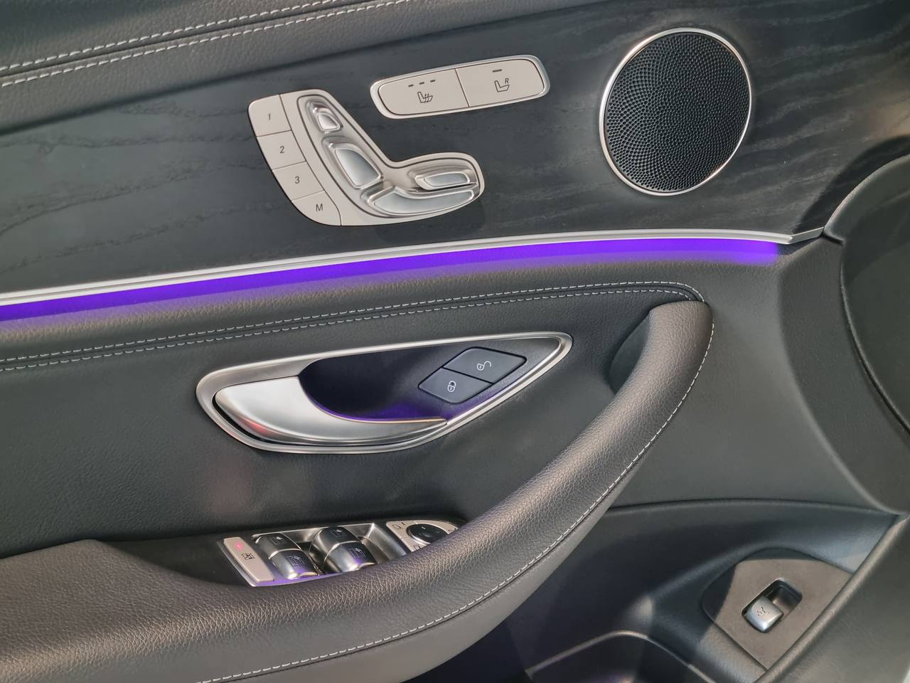 مرسيدس بنز E300