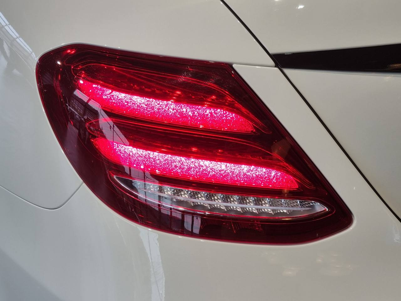 مرسيدس بنز E300