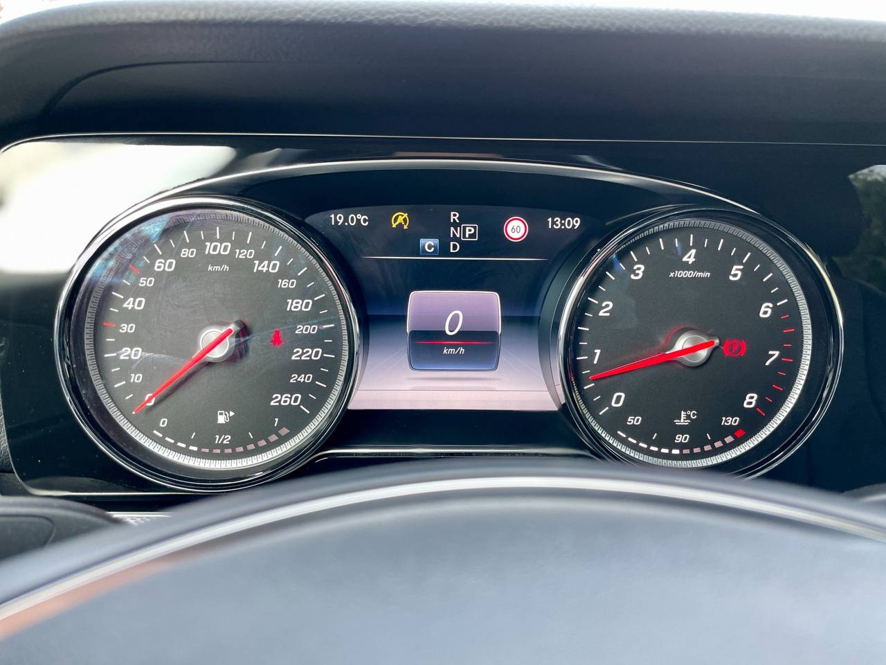 مرسيدس بنز E200