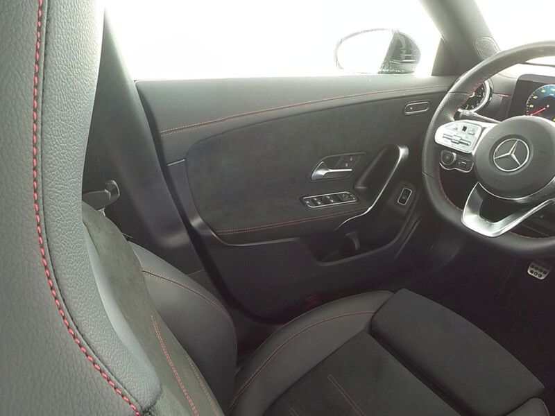 مرسيدس بنز سي ال ايه 180