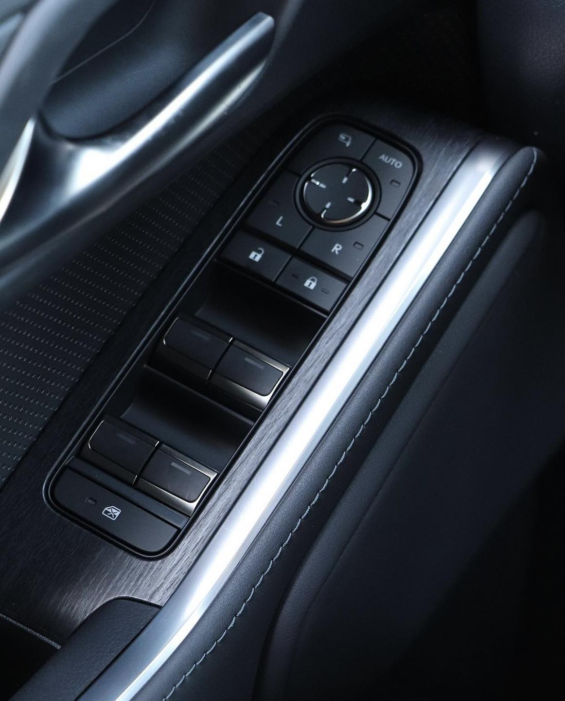 لكزس جي اكس 550